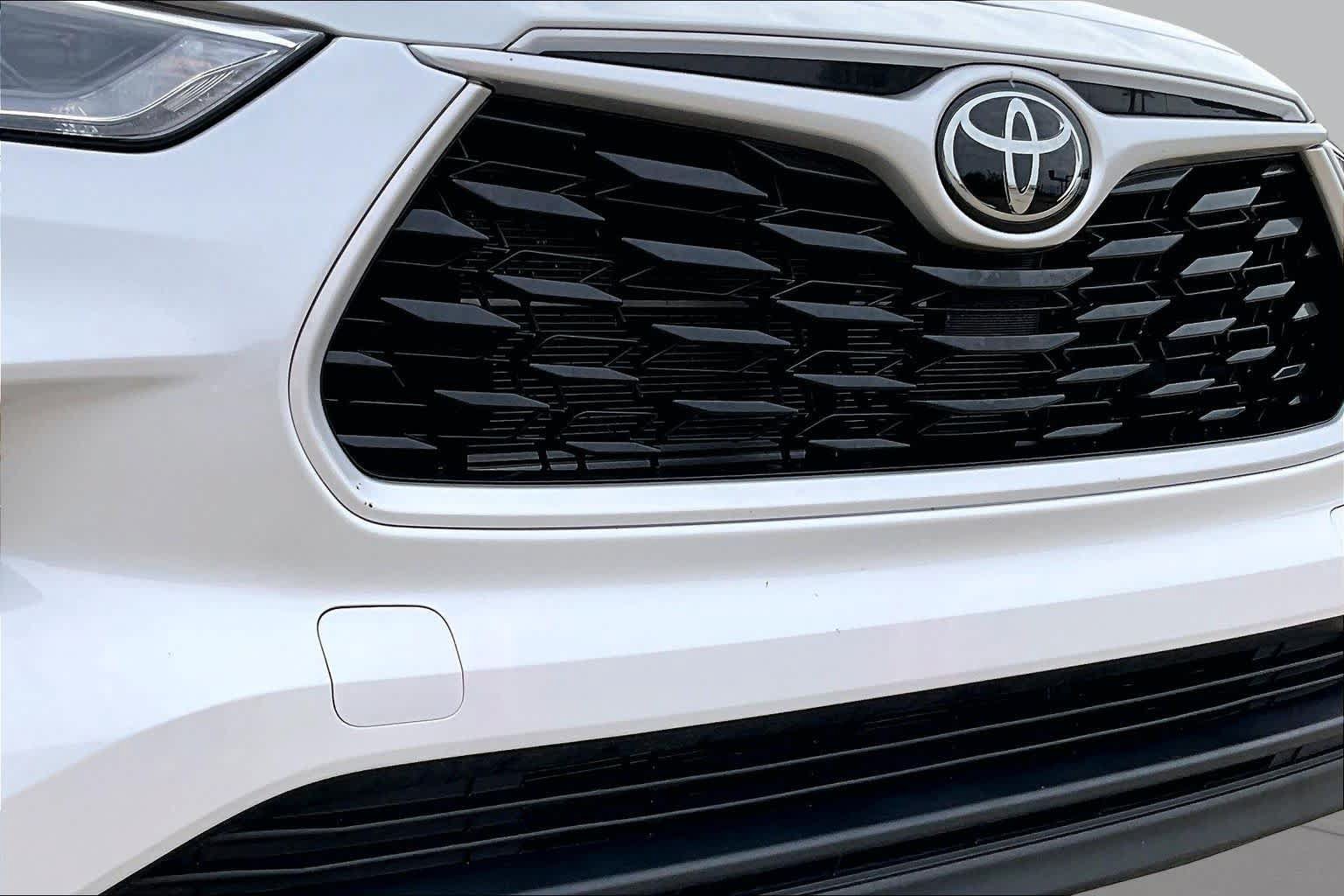 Used 2025 Toyota Highlander XLE AWD/4WD image 30