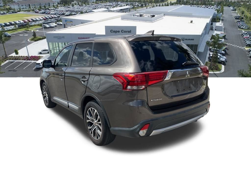 Used 2017 Mitsubishi Outlander SE image 19