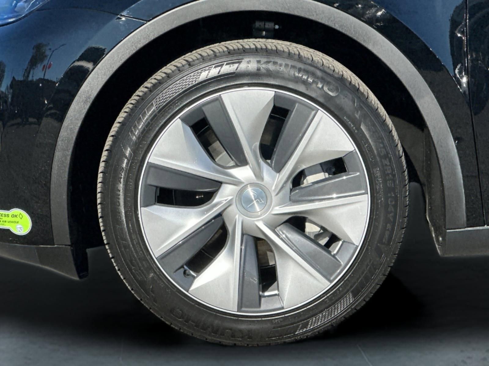 Used 2023 Tesla Model Y Long Range image 24