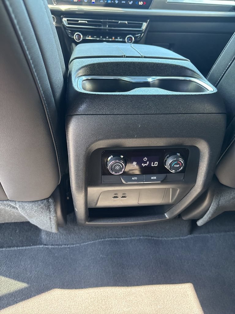 Used 2026 Chevrolet Traverse LT AWD/4WD image 16