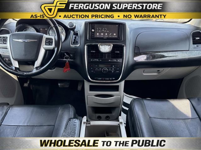 Used 2014 Chrysler Town & Country Touring image 24