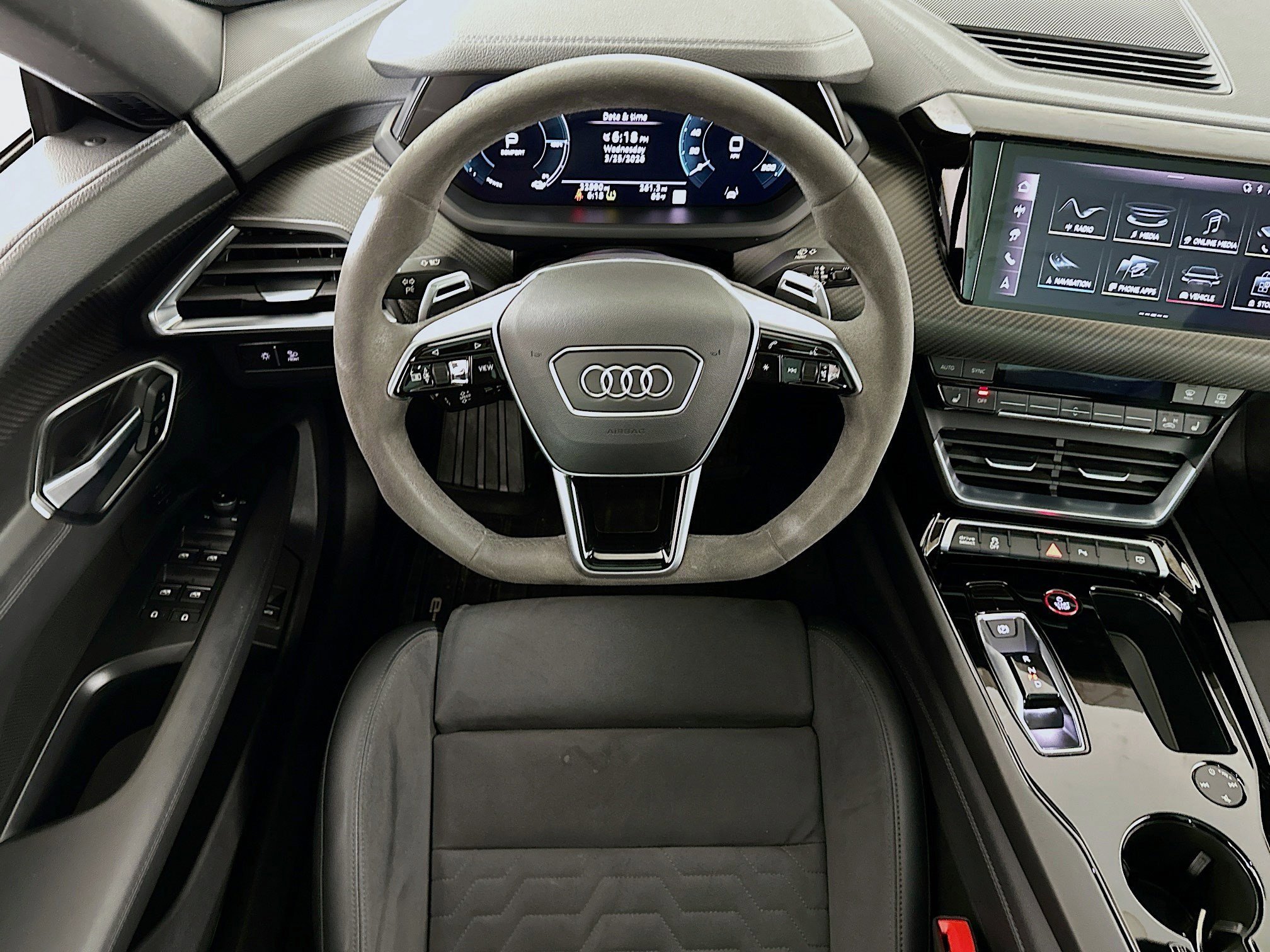 Used 2024 Audi e-tron GT Premium Plus image 21