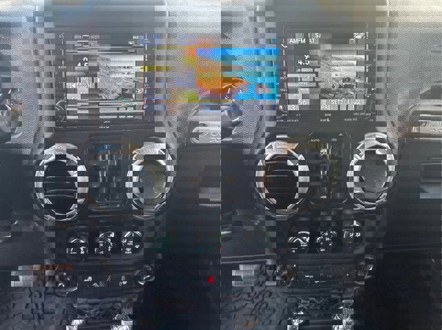 Used 2017 Jeep Wrangler Unlimited Rubicon w/ Cold Weather Group image 11