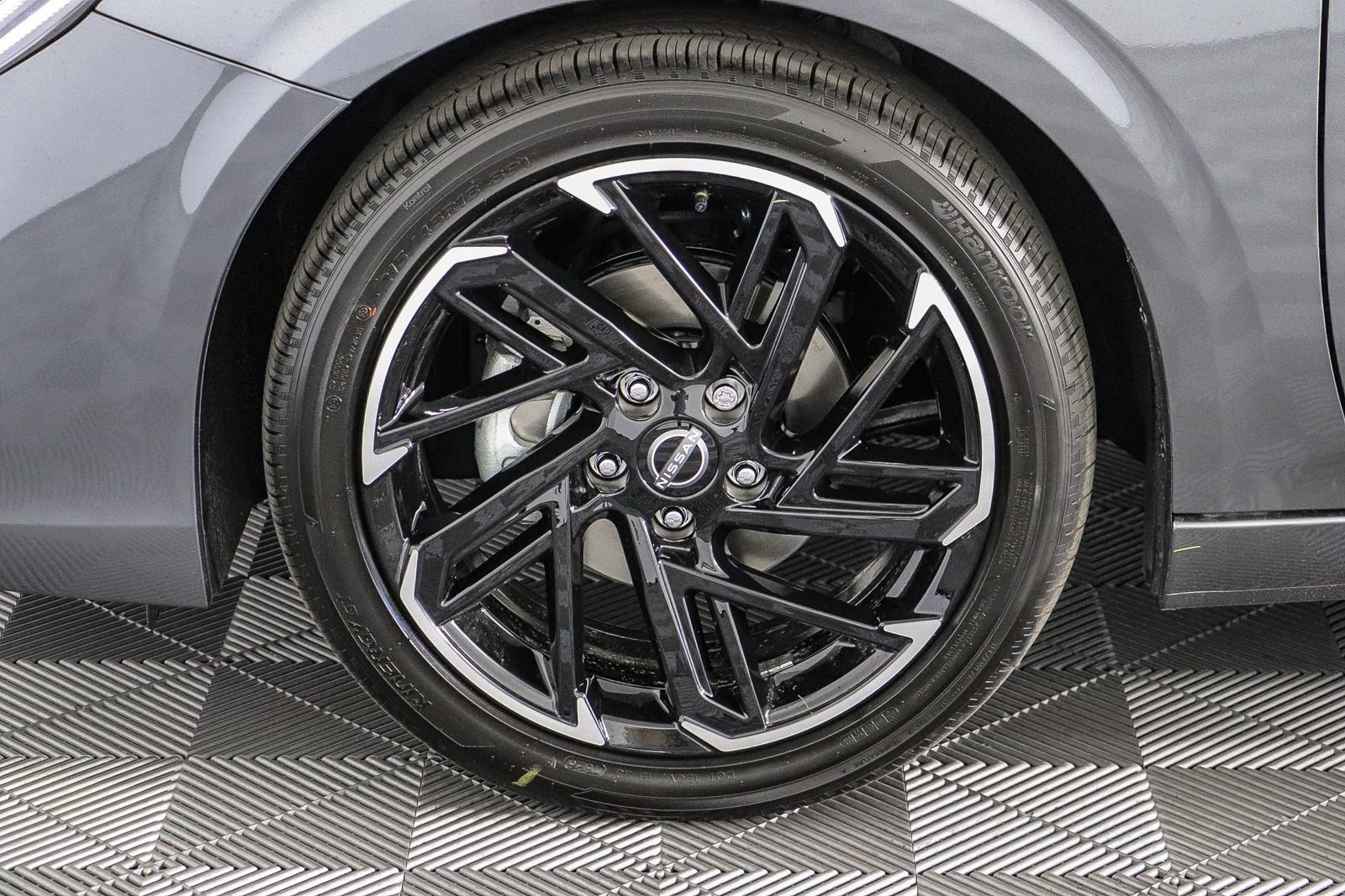 New 2027 Nissan Sentra SR w/ Floor Mat Package FWD image 11