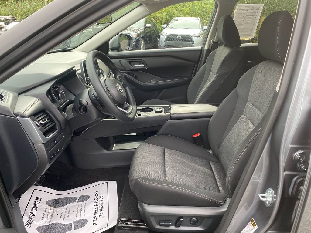 Used 2024 Nissan Rogue SV image 12