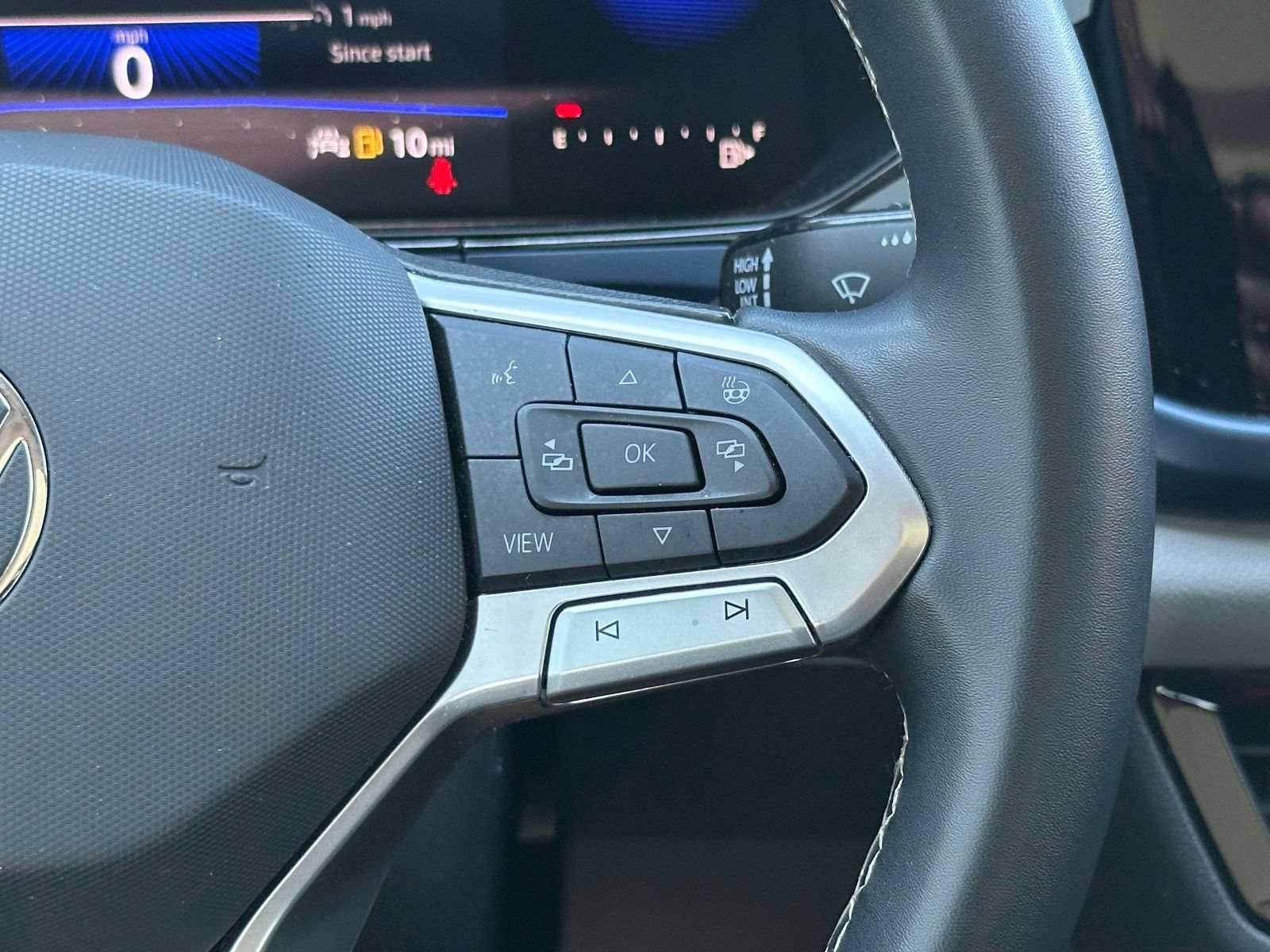 Certified 2023 Volkswagen Taos SE FWD image 23