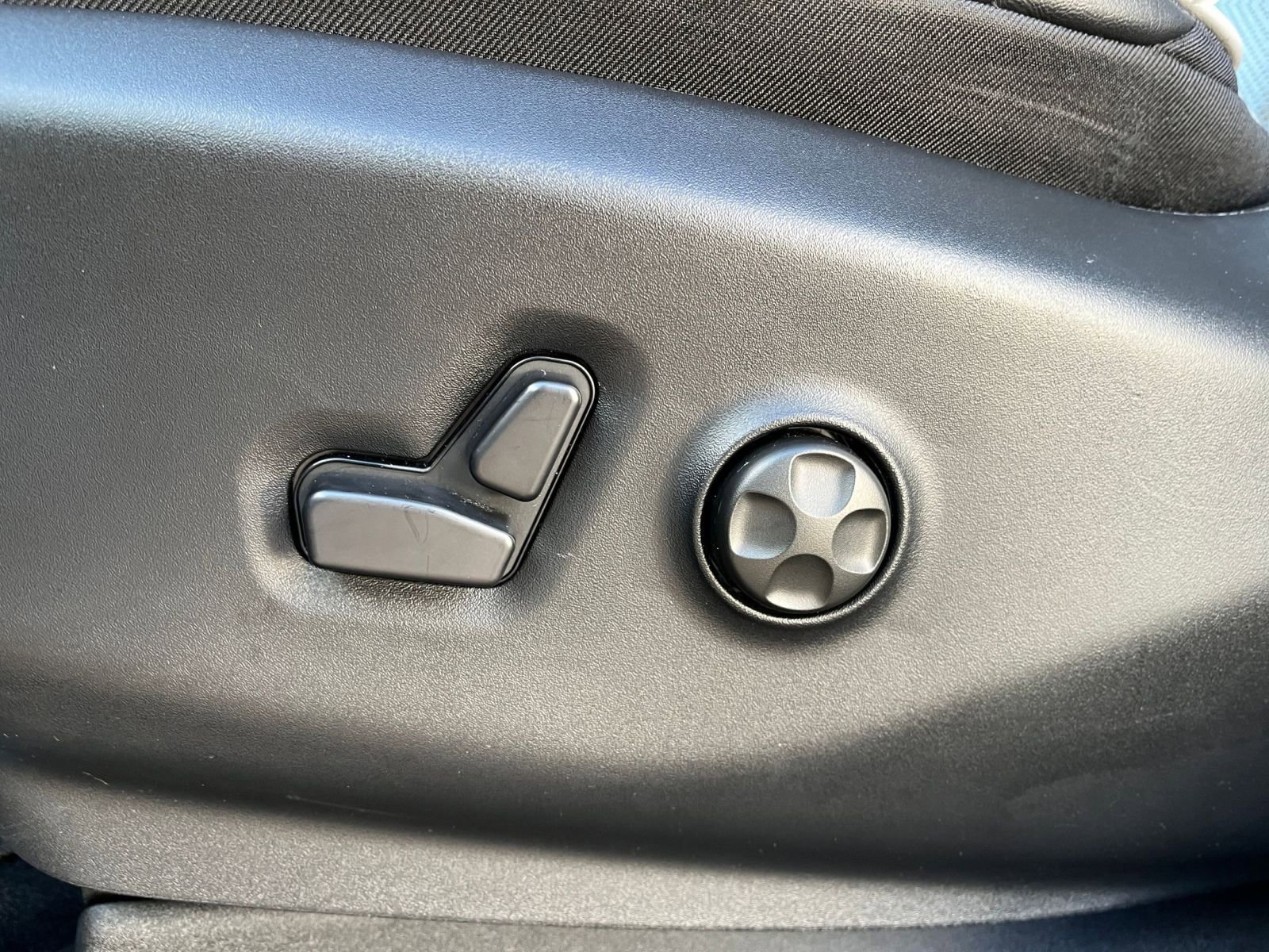 Used 2025 Chrysler Pacifica Limited image 23