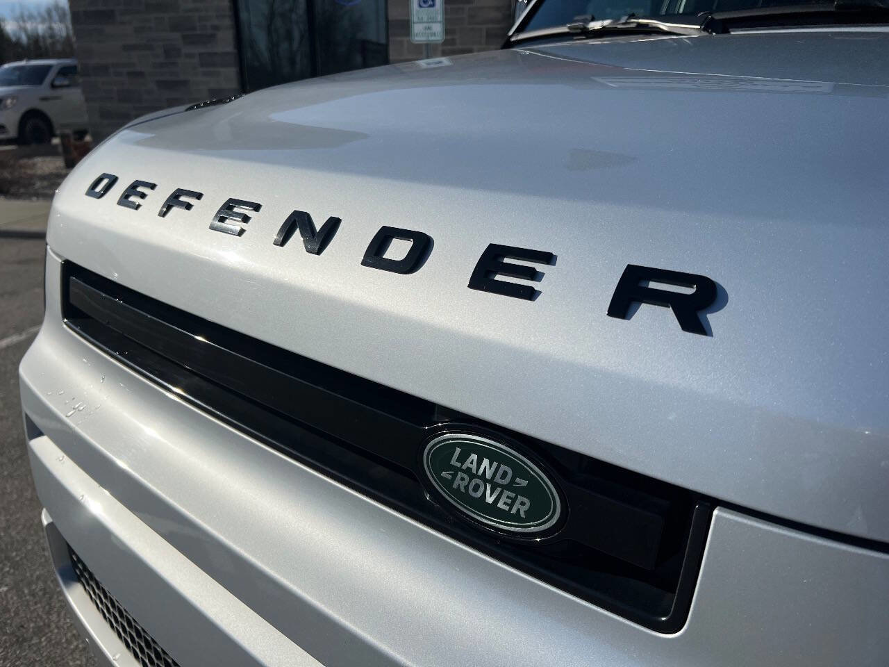 Used 2023 Land Rover Defender 110 SE image 27