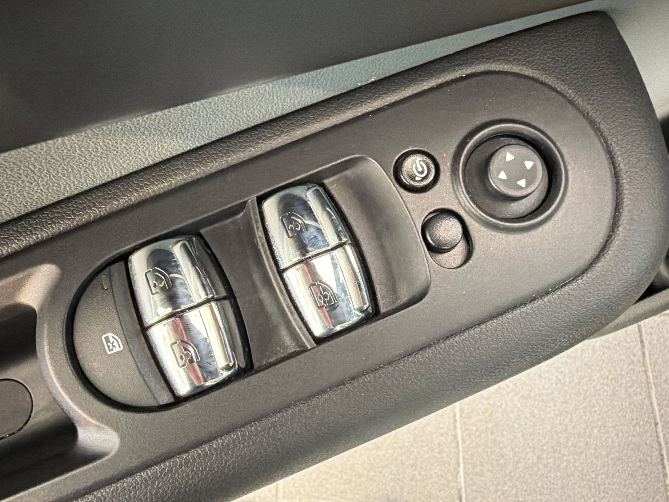 Certified 2024 MINI Cooper Clubman S w/ MINI Untold Edition image 13