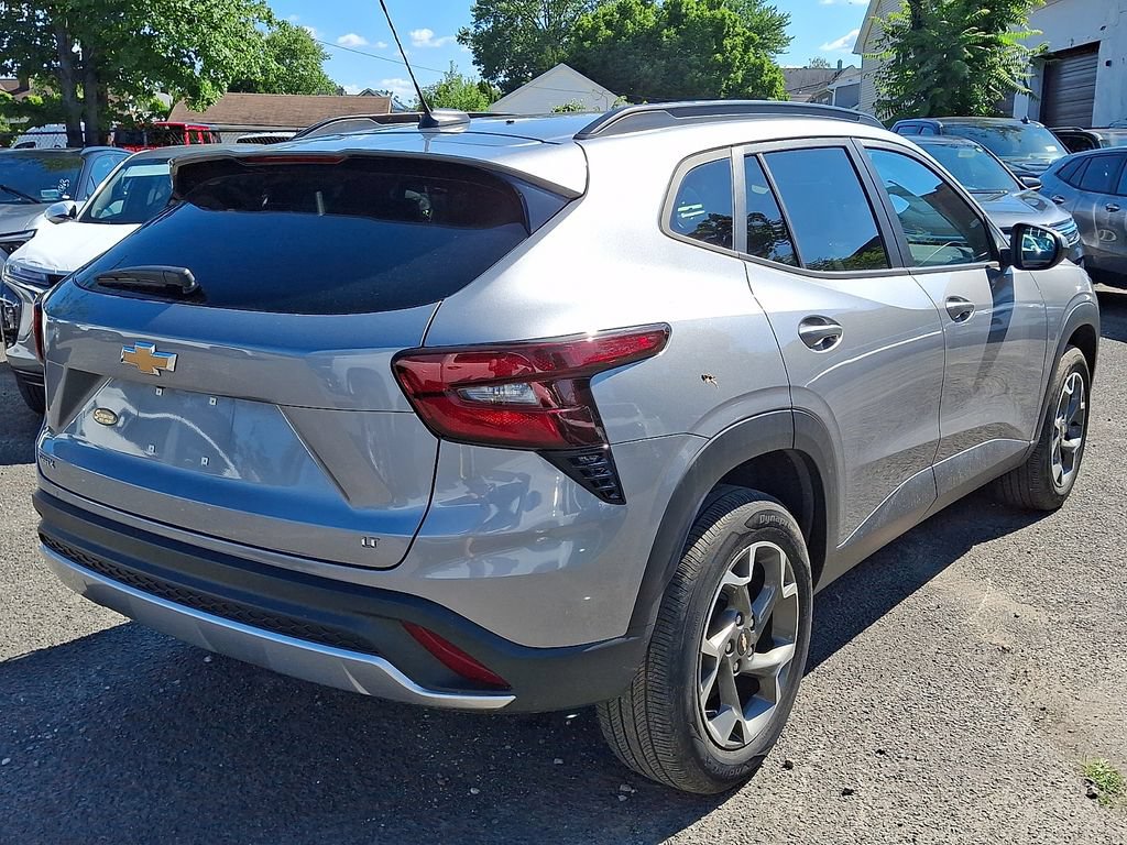 Used 2024 Chevrolet Trax LT FWD image 8