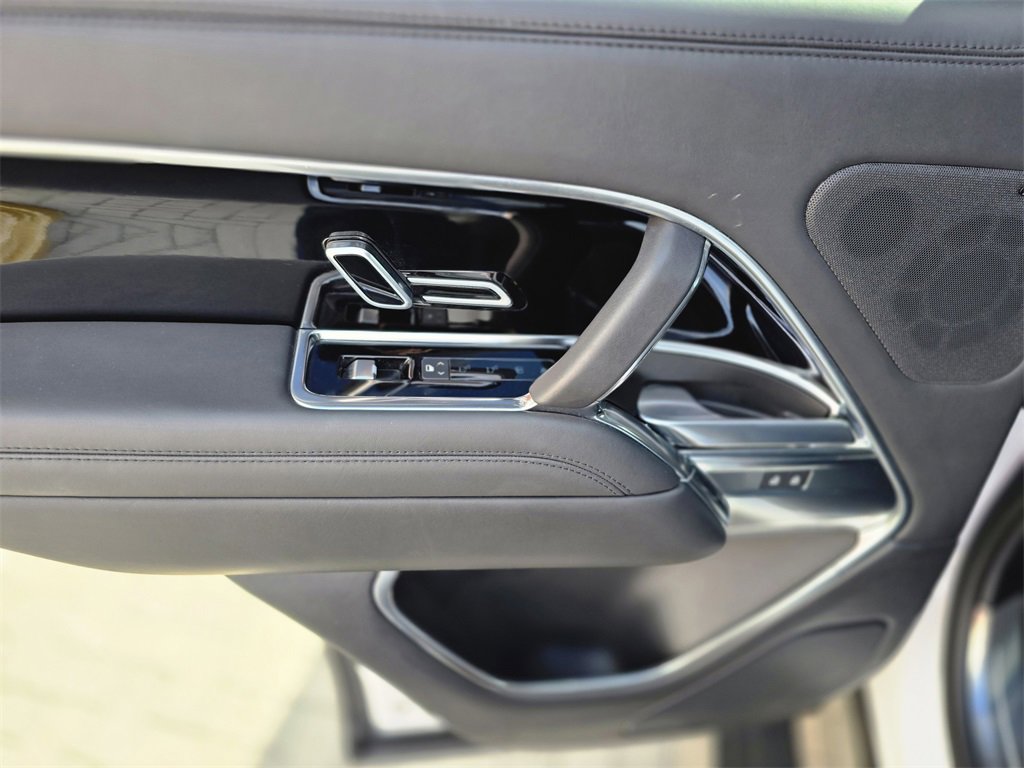 Used 2023 Land Rover Range Rover SE image 12