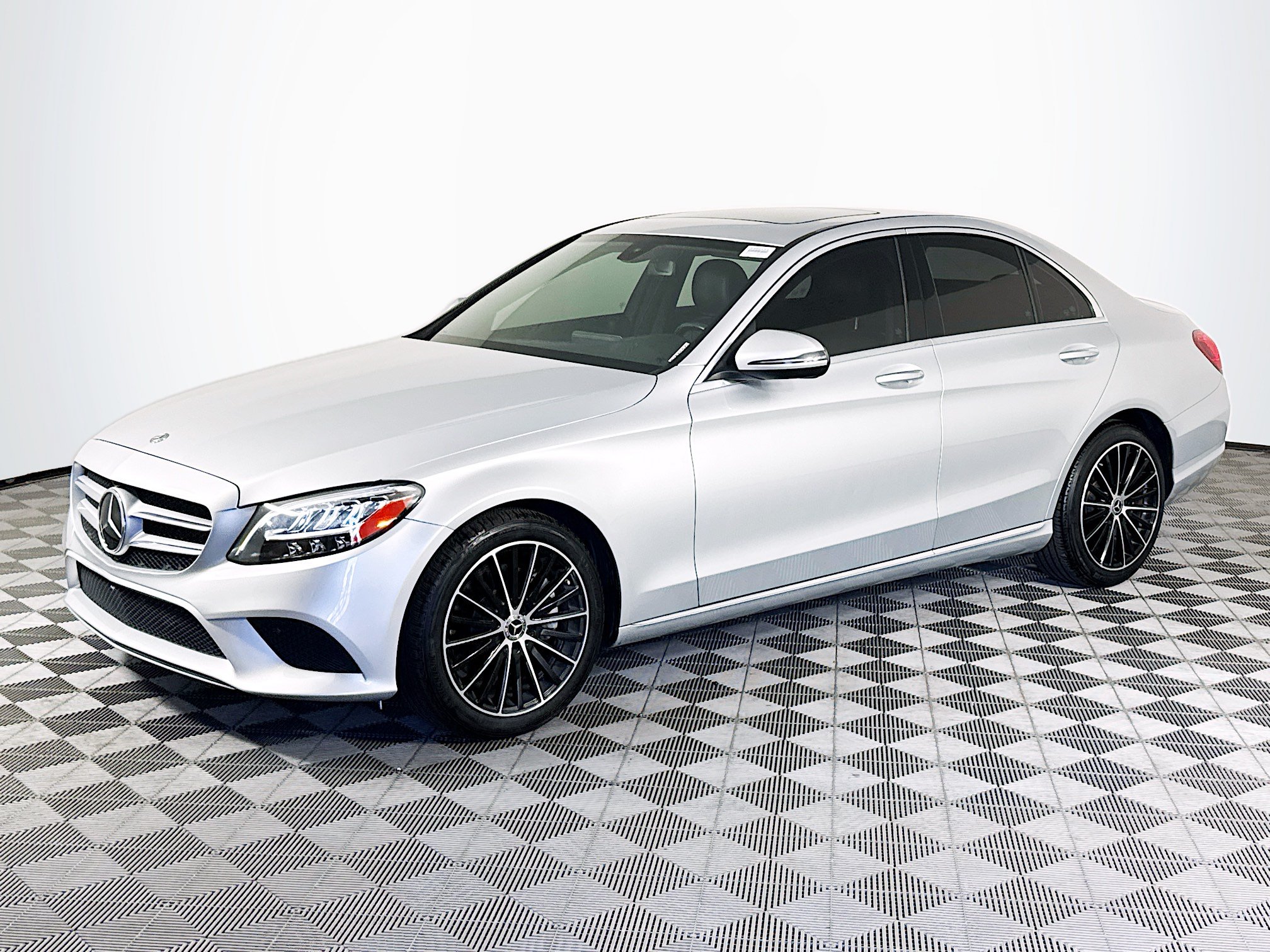 Used 2019 Mercedes-Benz C 300 Sedan w/ Premium Package image 4