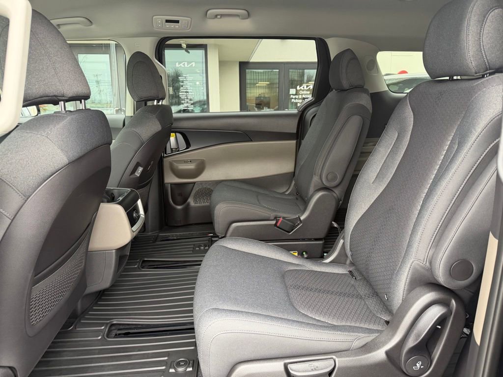 New 2026 Kia Carnival LX image 18