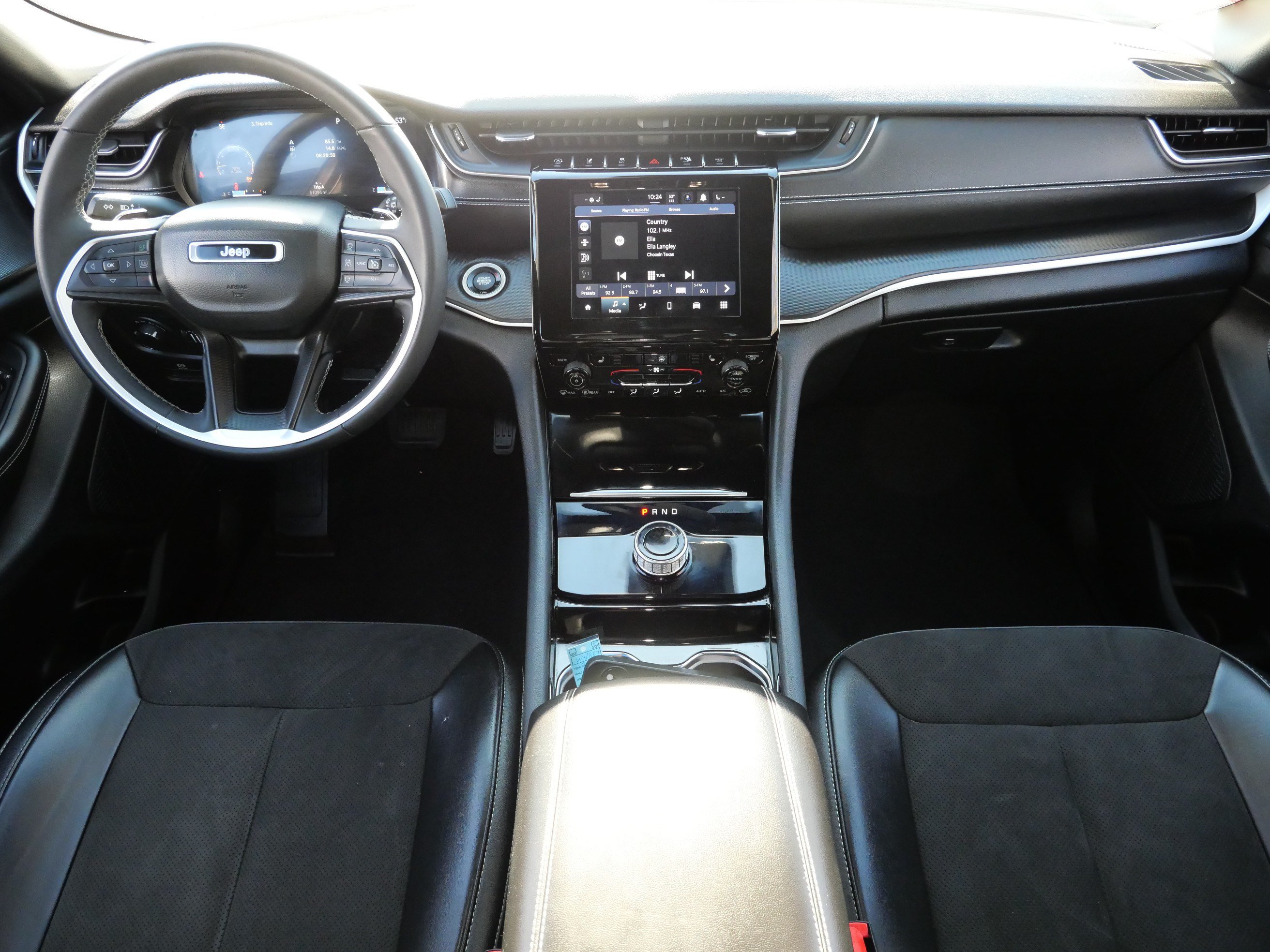 Used 2023 Jeep Grand Cherokee Altitude AWD/4WD image 10