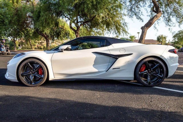 Used 2025 Chevrolet Corvette E-Ray AWD/4WD image 15