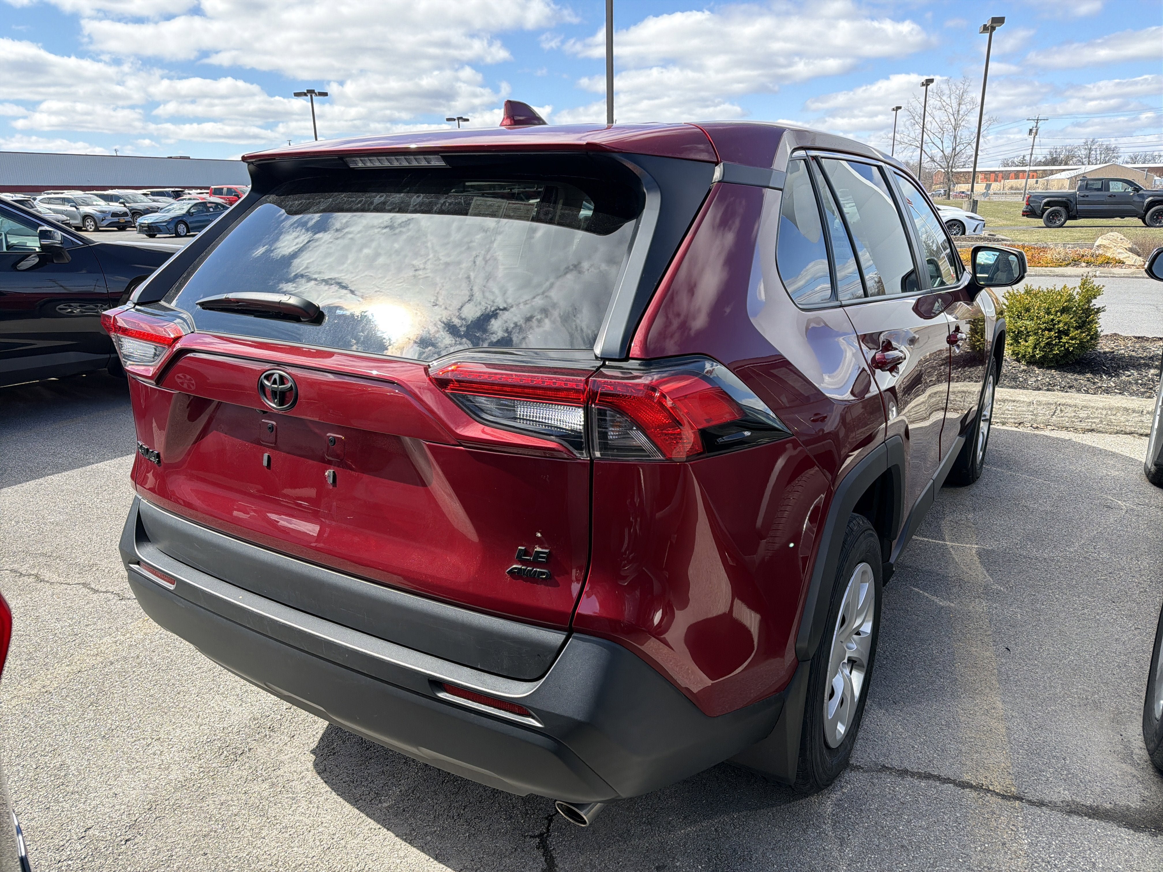 Used 2023 Toyota RAV4 LE image 5