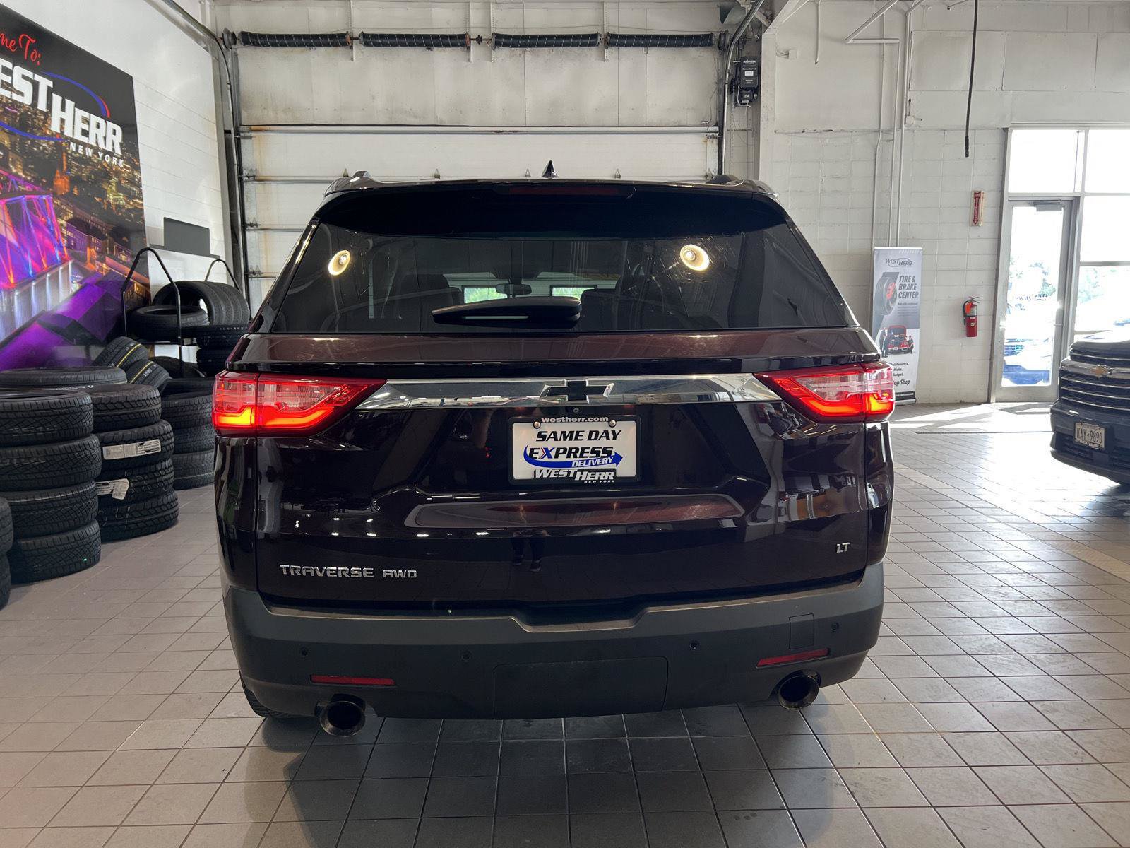Used 2021 Chevrolet Traverse LT AWD/4WD image 6