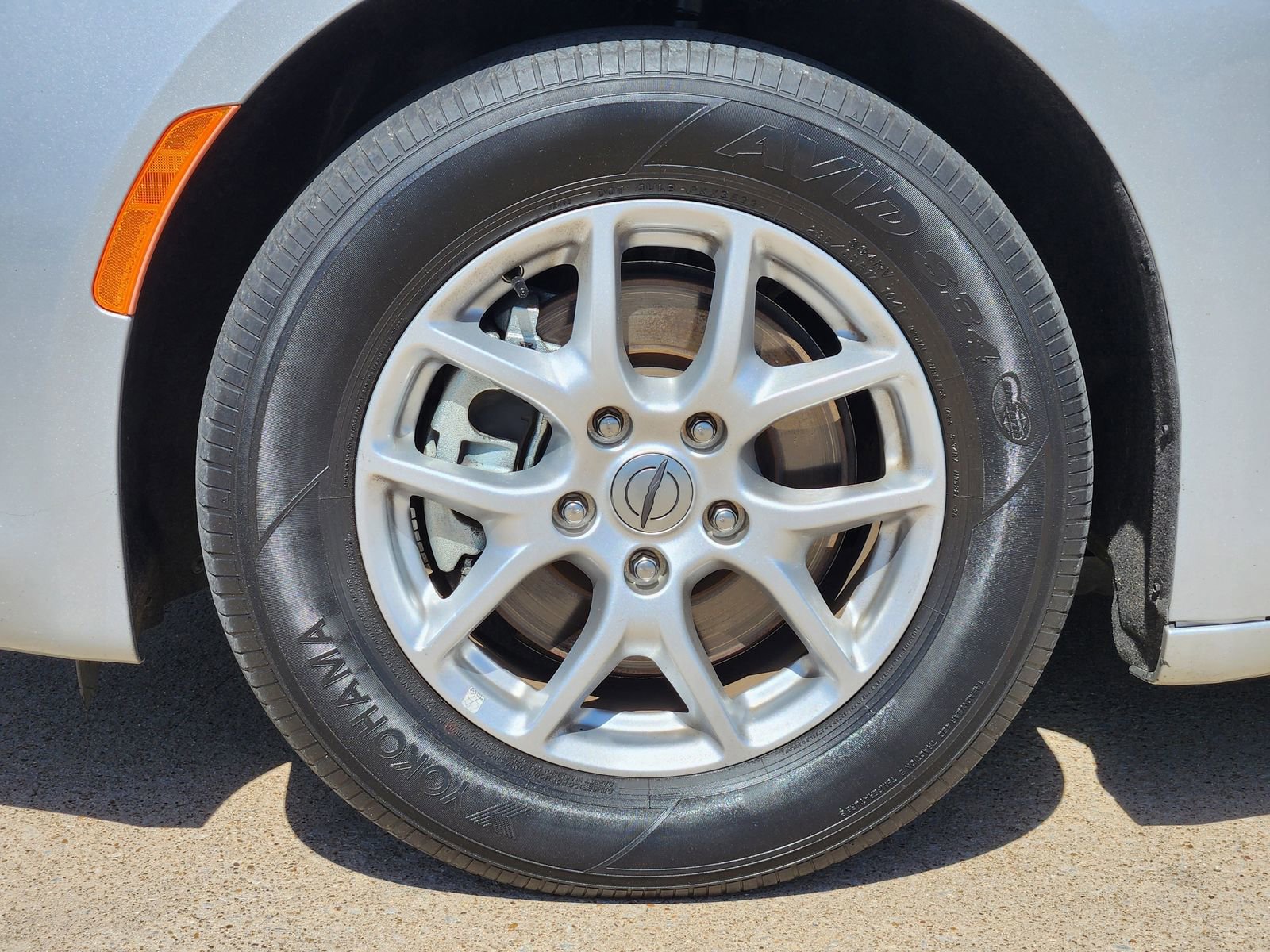 Used 2023 Chrysler Voyager LX image 19