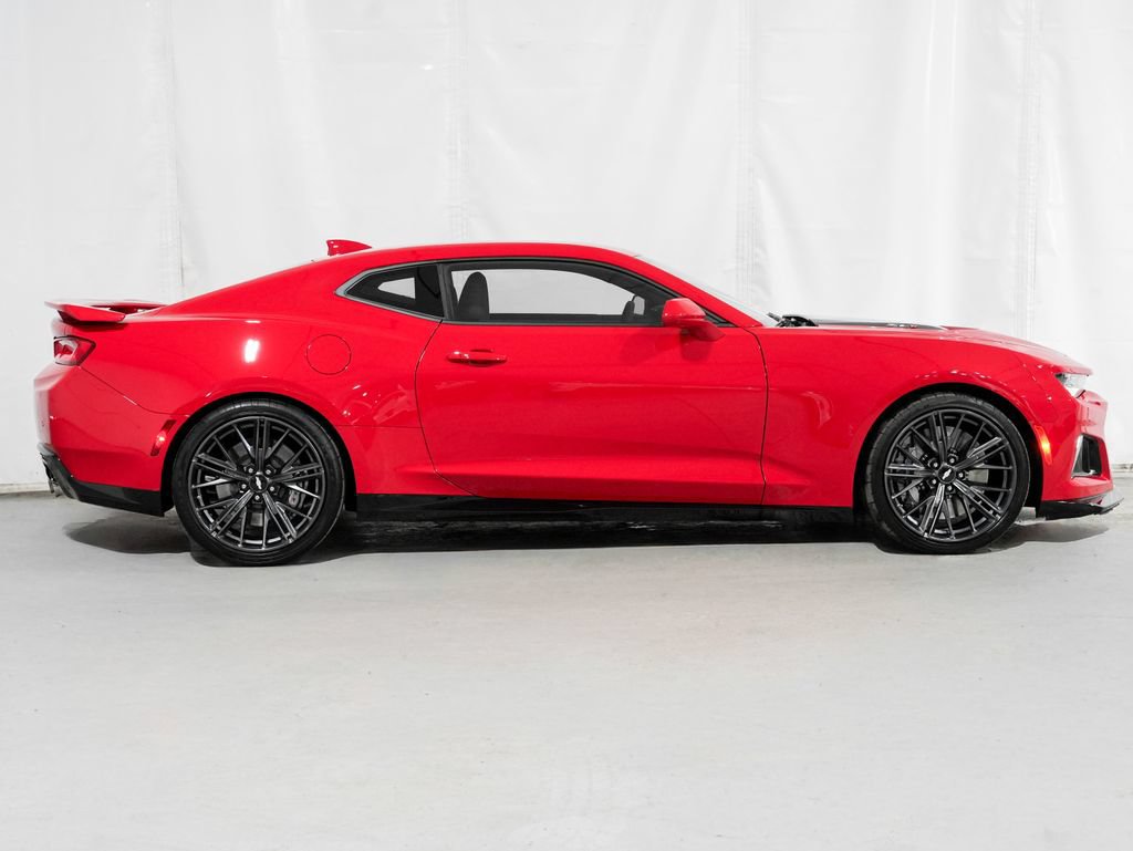 Used 2017 Chevrolet Camaro ZL1 RWD image 6