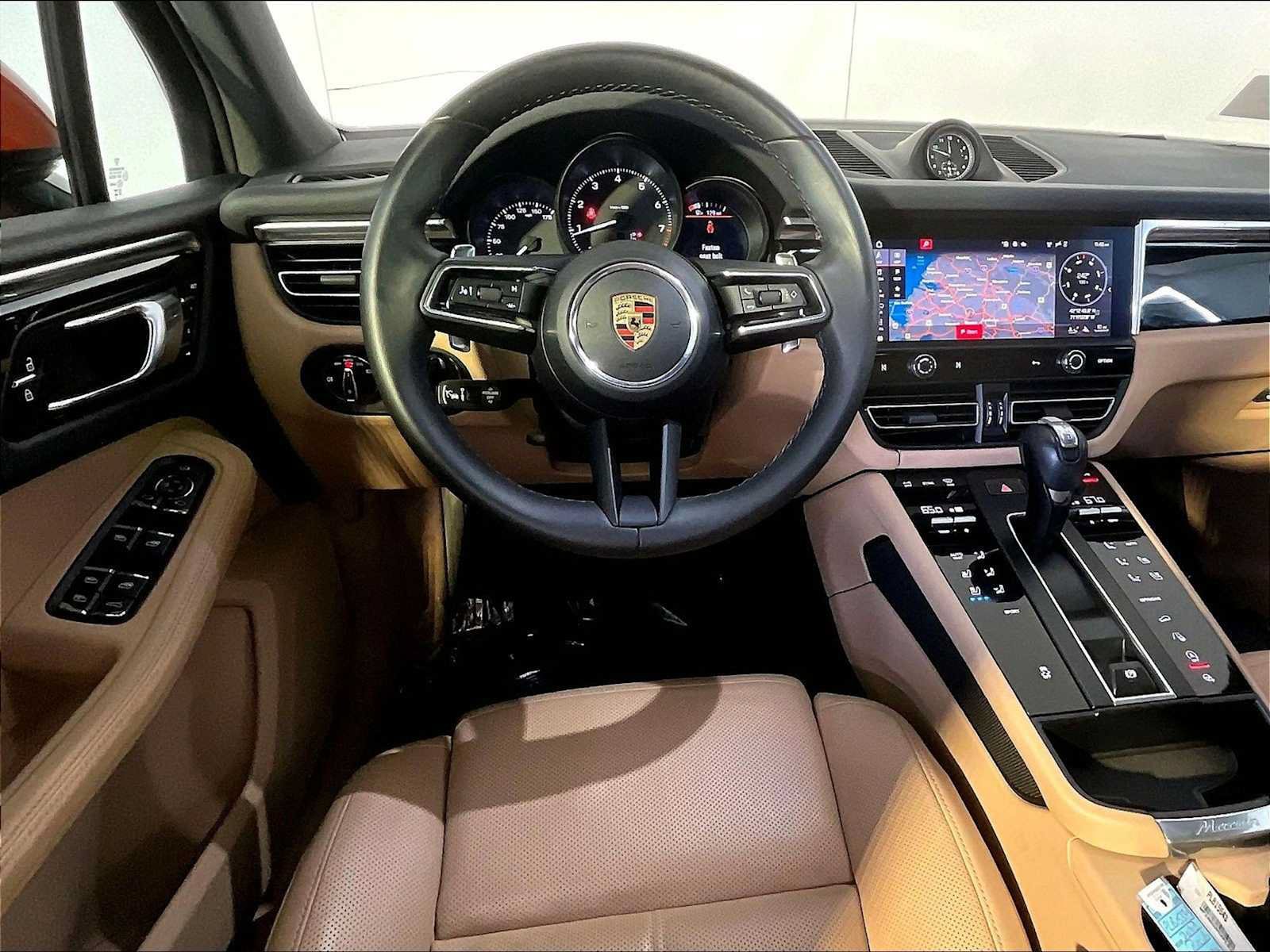 Certified 2023 Porsche Macan AWD/4WD image 13