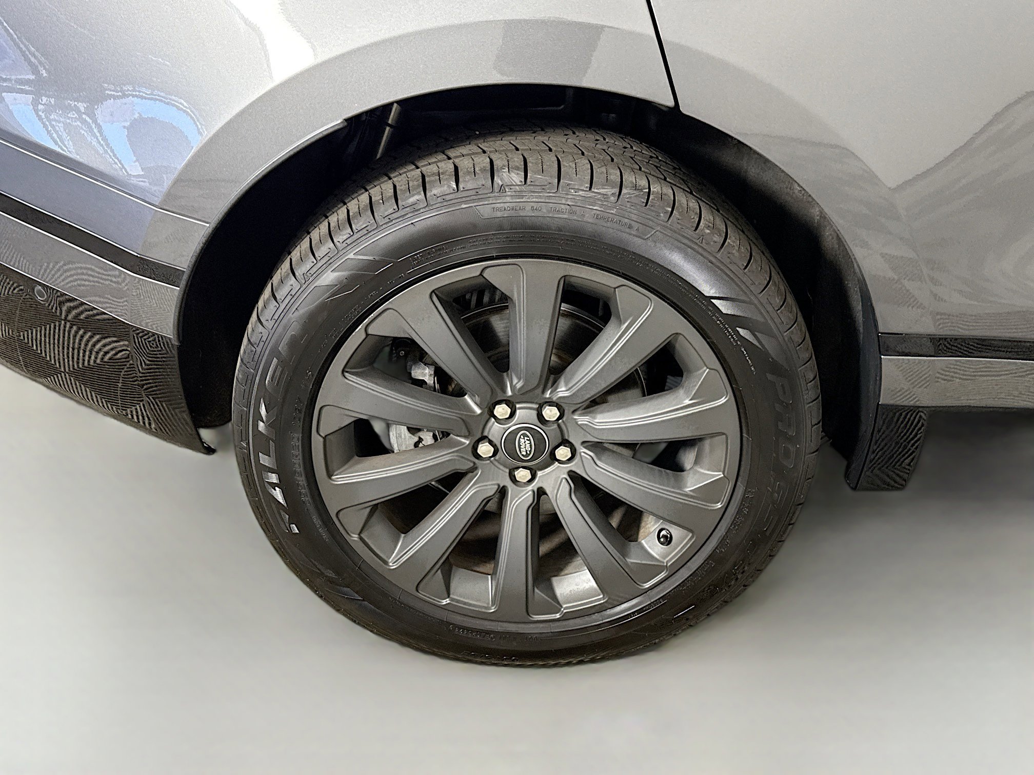 Used 2019 Land Rover Range Rover Velar R-Dynamic SE AWD/4WD image 33