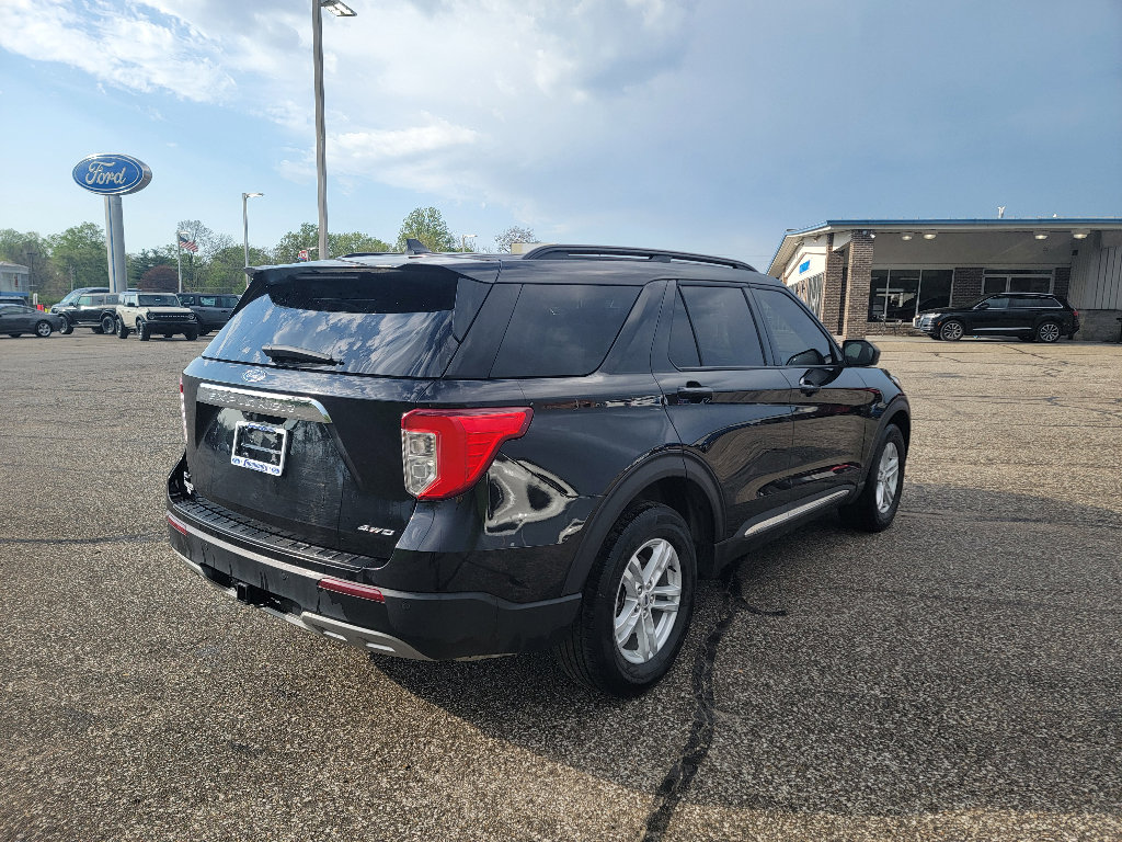 Used 2023 Ford Explorer XLT w/ Equipment Group 202A AWD/4WD image 8