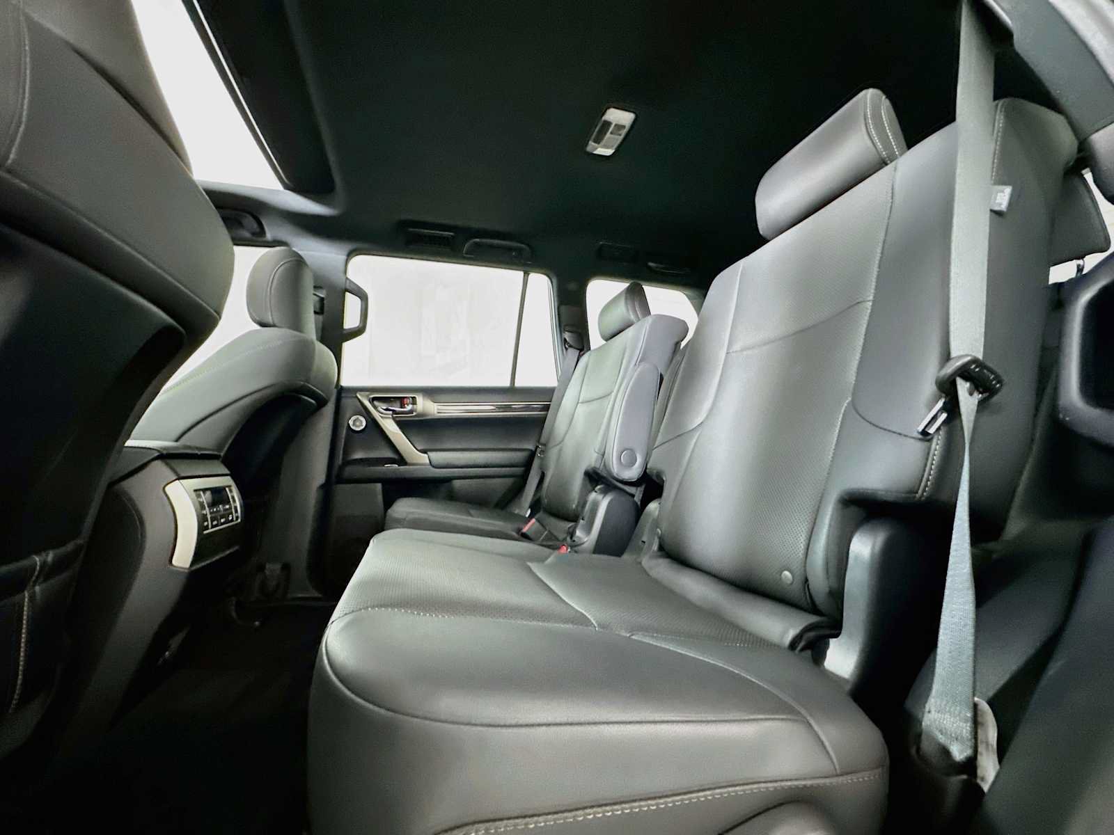 Used 2021 Lexus GX 460 Premium w/ Accessory Package AWD/4WD image 23