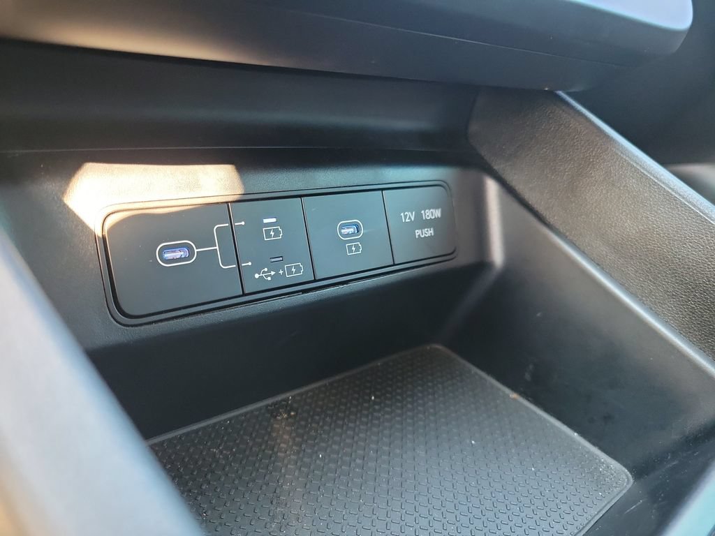 Used 2025 Hyundai Tucson SE FWD image 34