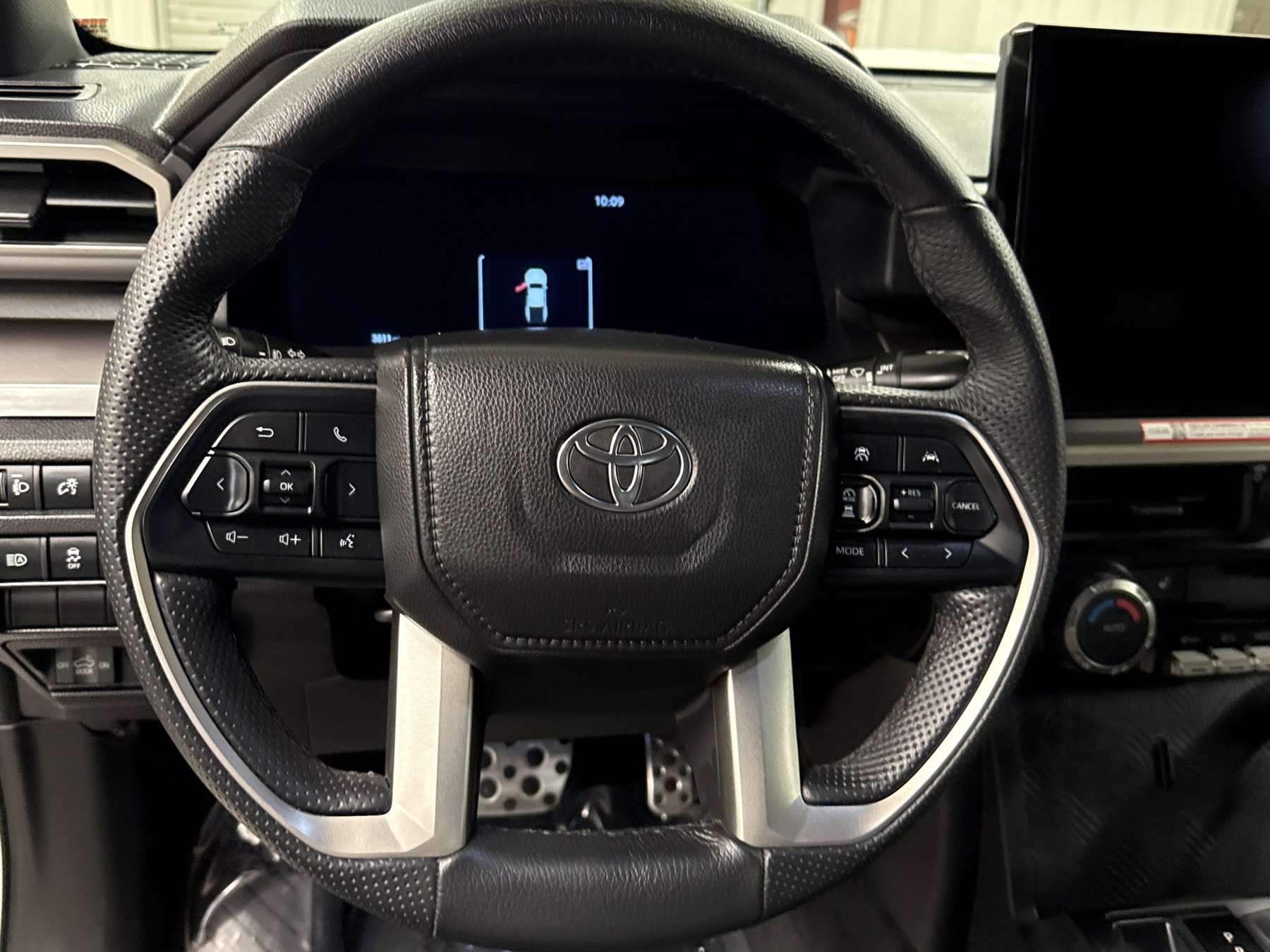 Used 2025 Toyota Tacoma SR5 image 7