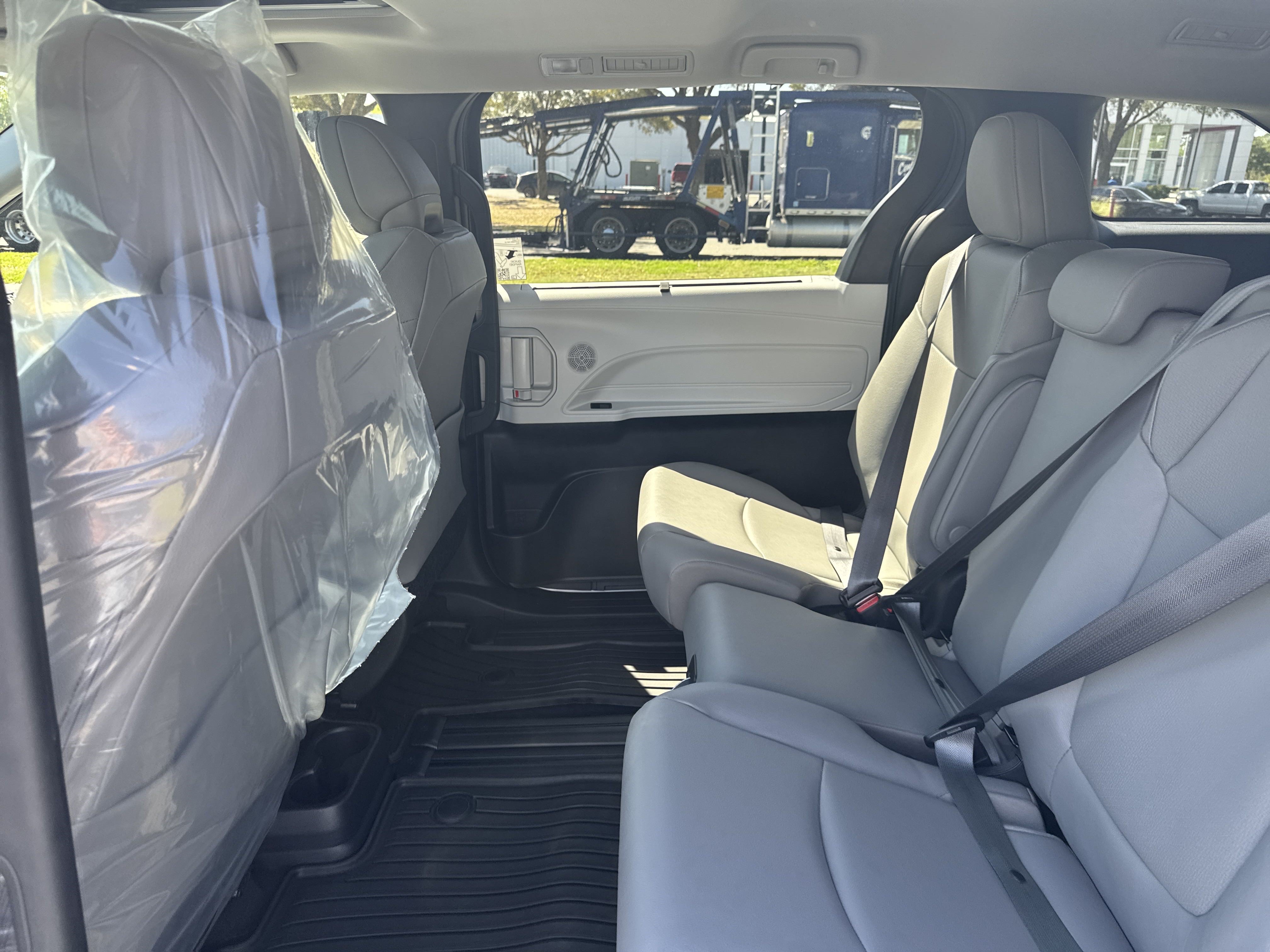New 2025 Toyota Sienna XLE FWD image 24