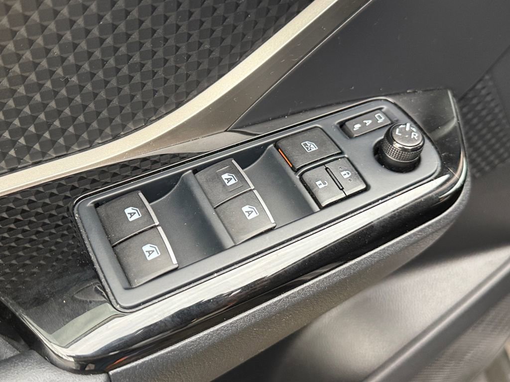 Used 2019 Toyota C-HR XLE image 27