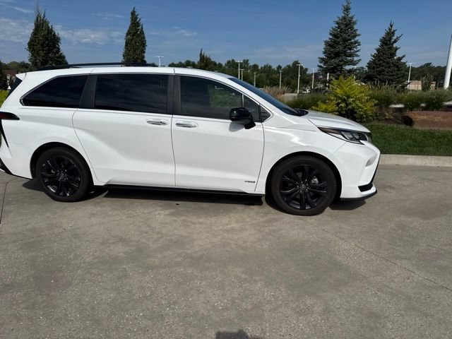 Used 2021 Toyota Sienna XSE FWD video 2