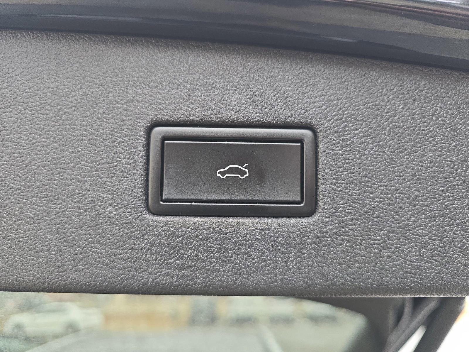 Used 2018 Volkswagen Tiguan SEL image 19