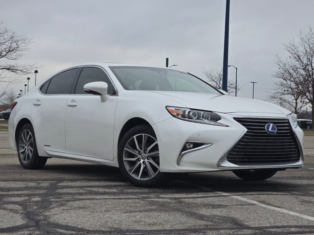 Used 2017 Lexus ES 300h image 1