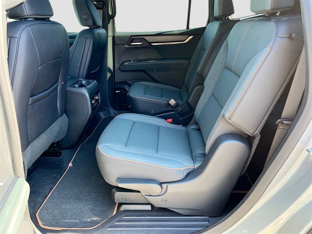 Used 2024 GMC Acadia AT4 w/ Luxury Package image 25