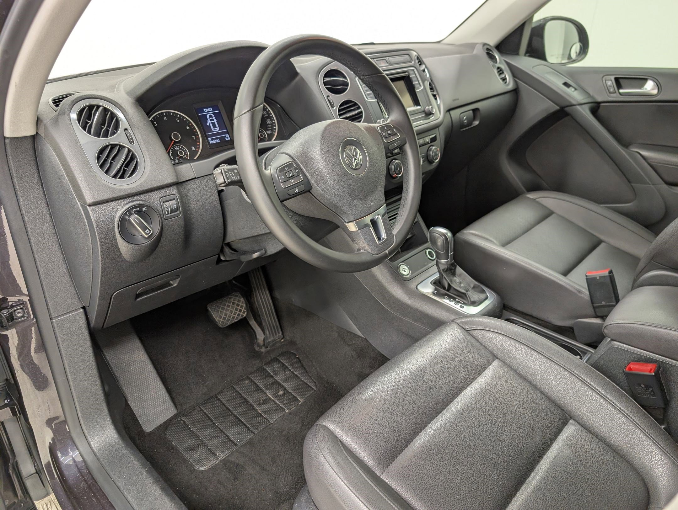 Used 2016 Volkswagen Tiguan S image 24