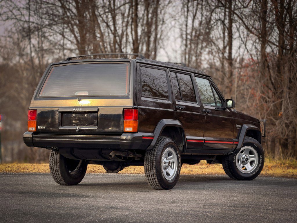 Used 1996 Jeep Cherokee Sport image 6