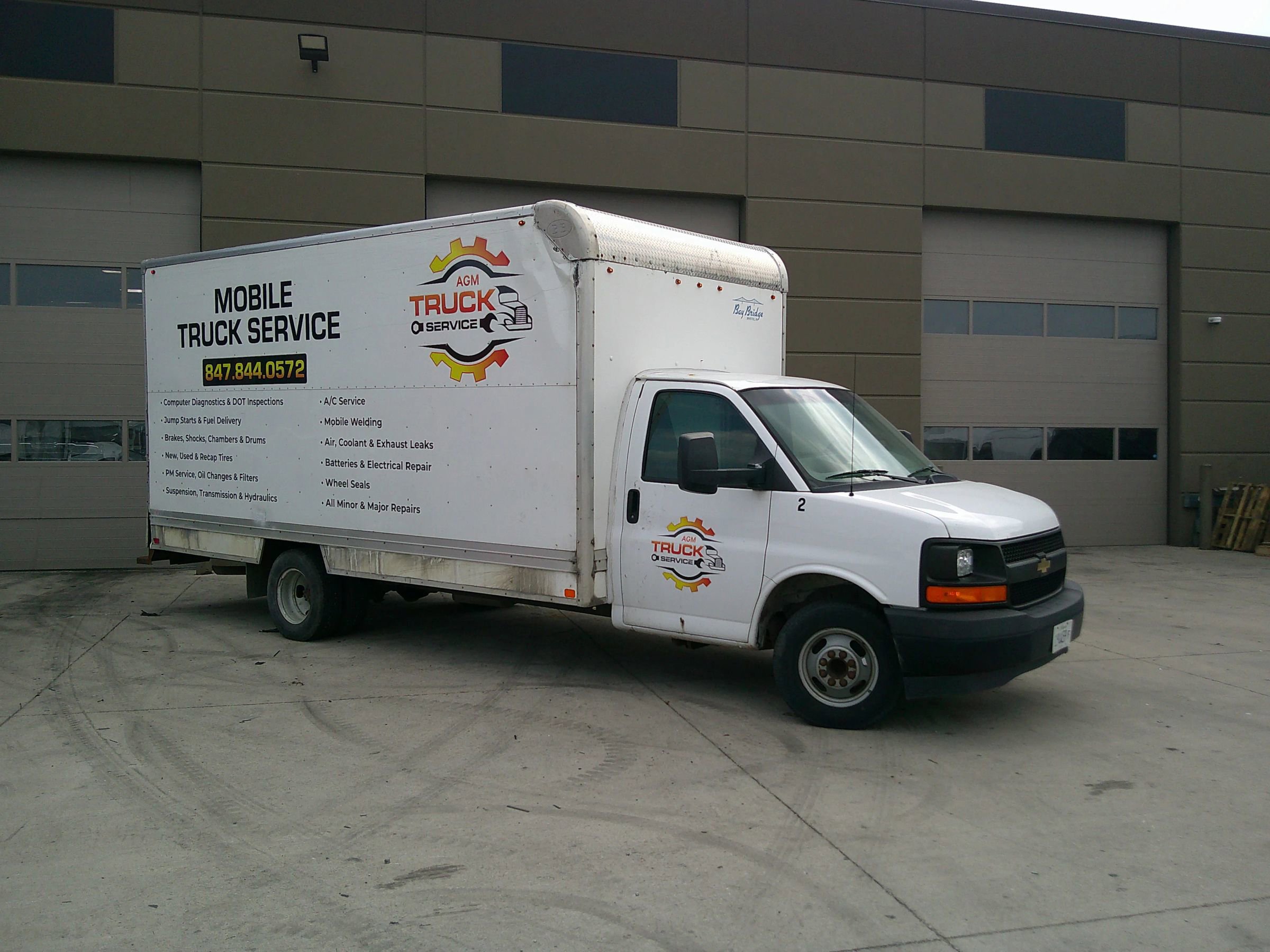 Used 2017 Chevrolet Express 3500 Extended RWD image 2