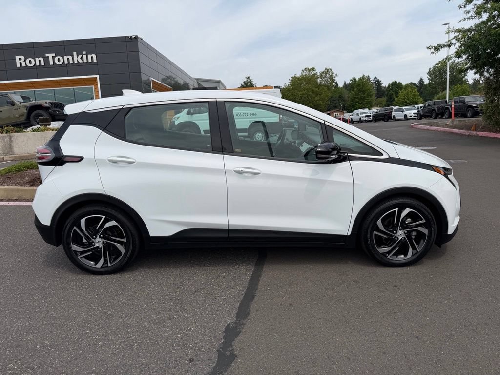 Used 2023 Chevrolet Bolt LT w/ Infotainment Package FWD image 8