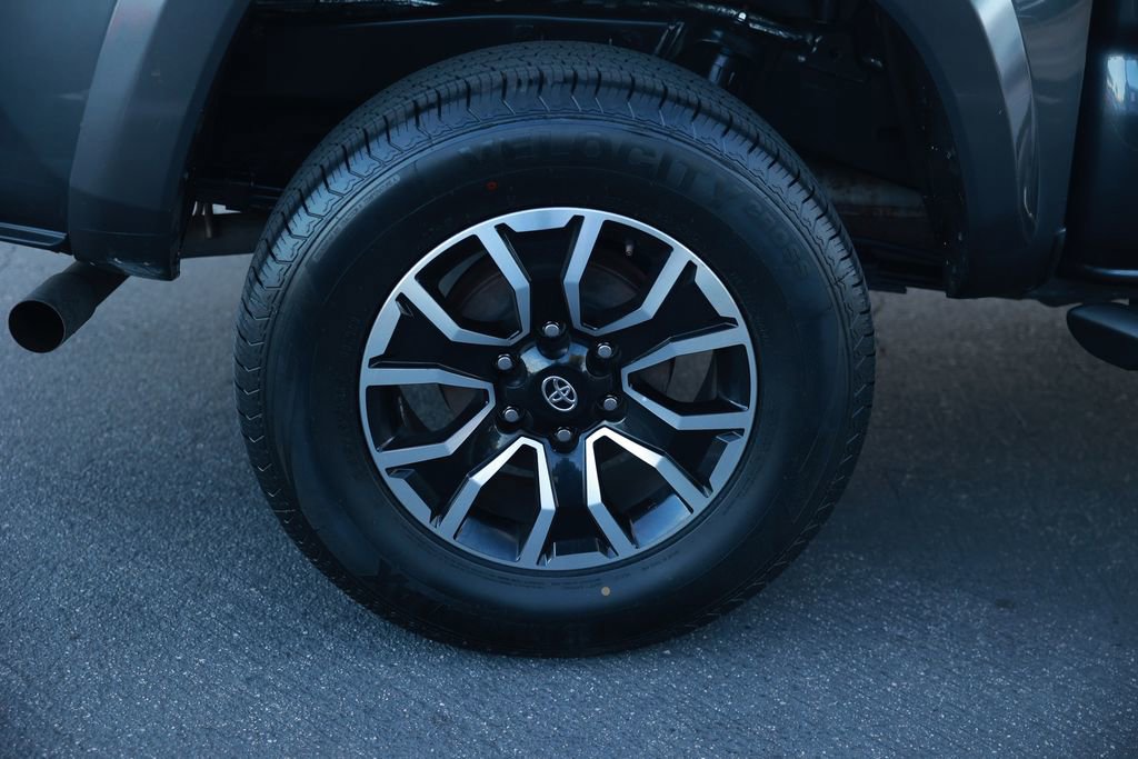 Used 2022 Toyota Tacoma TRD Sport w/ Technology Package image 9