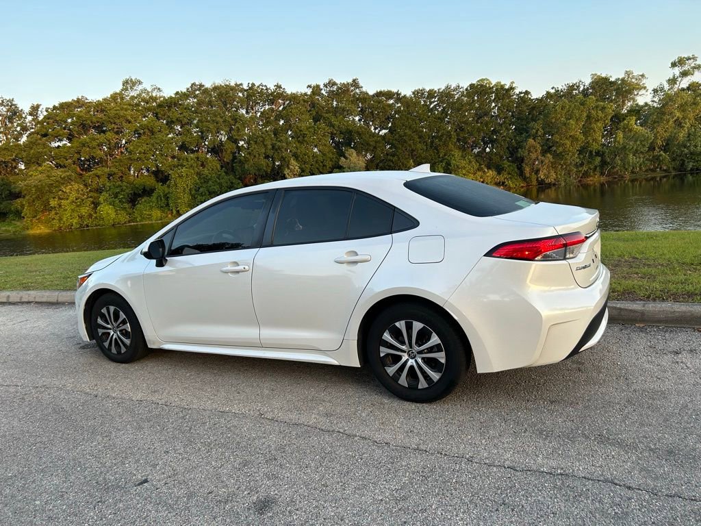 Used 2022 Toyota Corolla LE FWD image 3