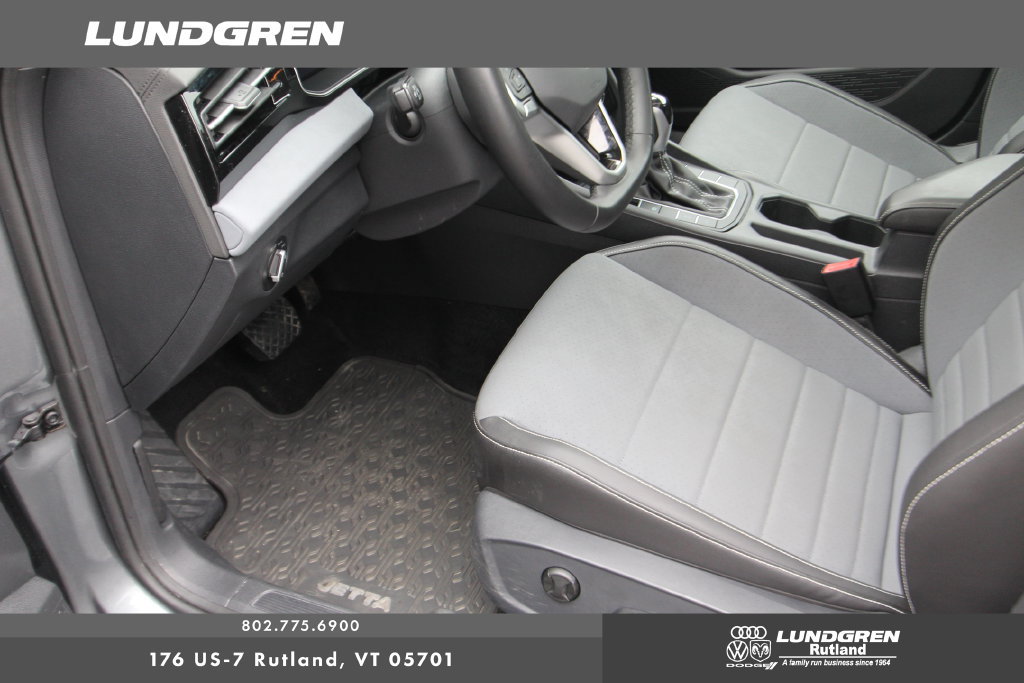 Used 2025 Volkswagen Jetta SE FWD image 29