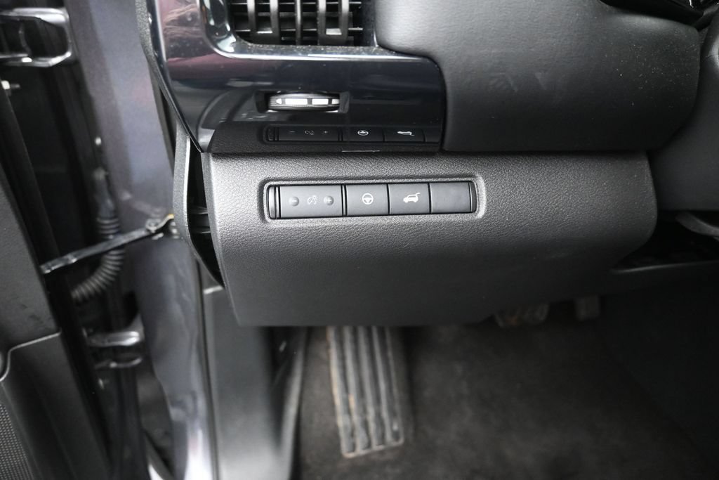 Used 2025 Nissan Pathfinder SV FWD image 13