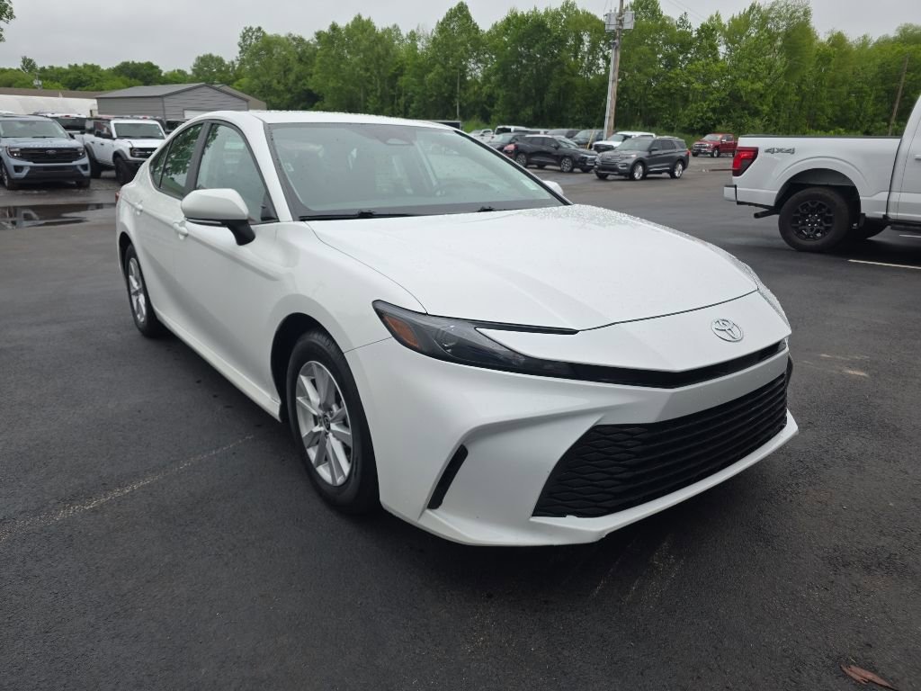 Used 2025 Toyota Camry LE FWD image 5