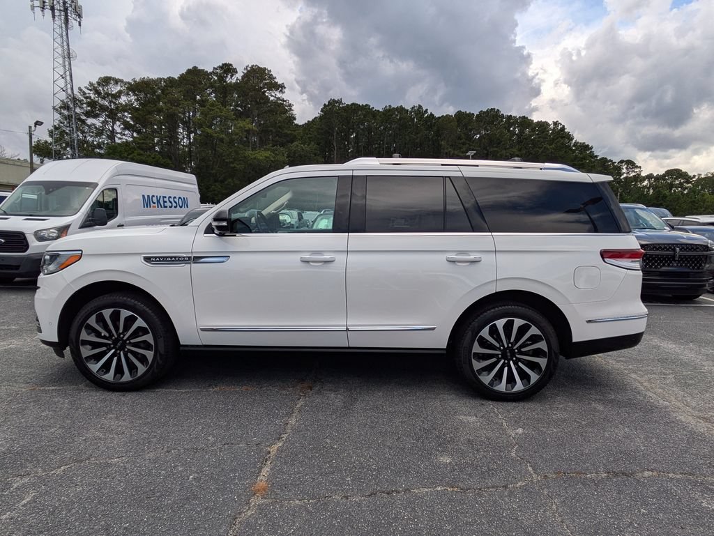 Certified 2022 Lincoln Navigator Reserve AWD/4WD image 8