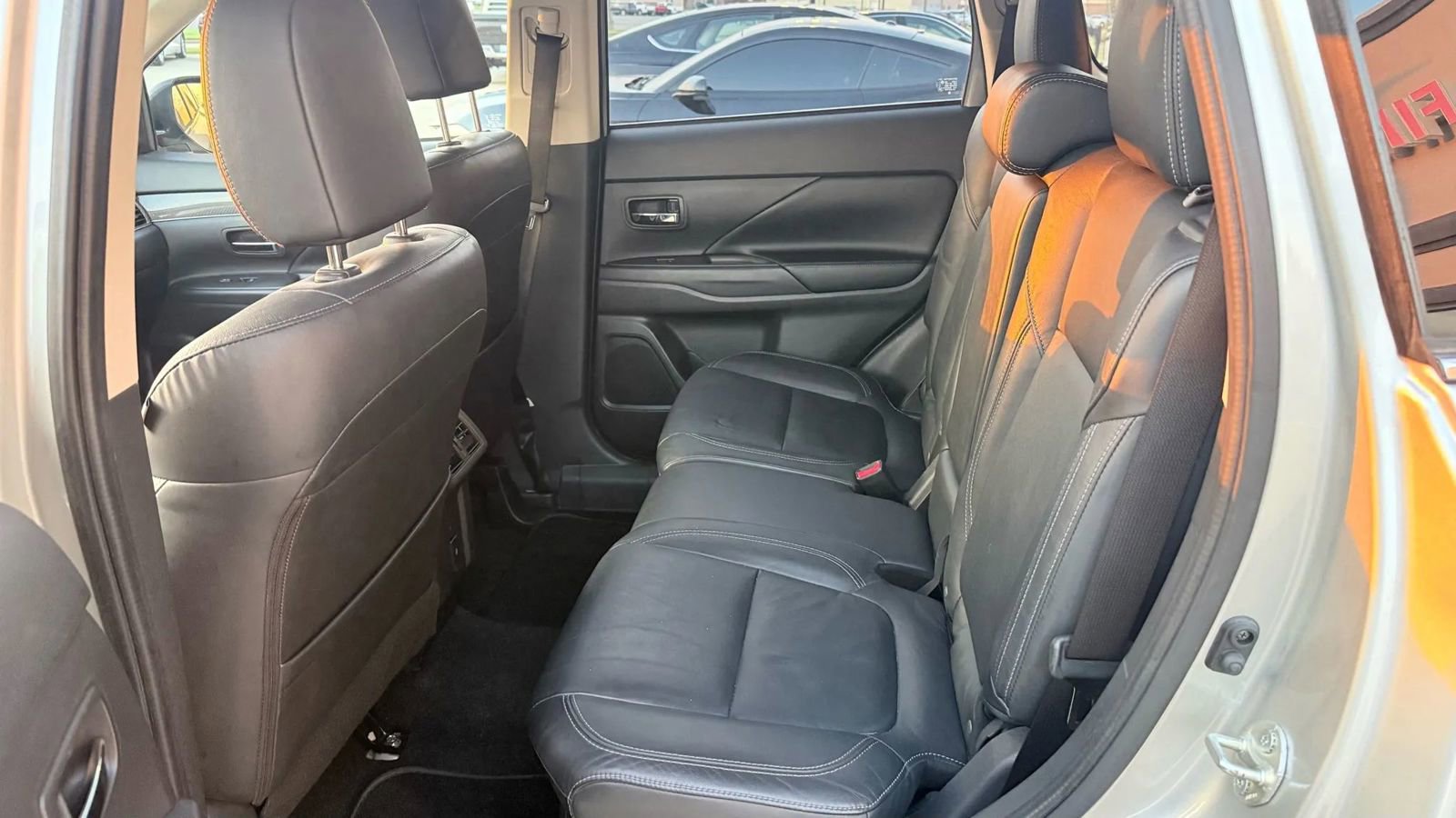 Used 2020 Mitsubishi Outlander SE image 18