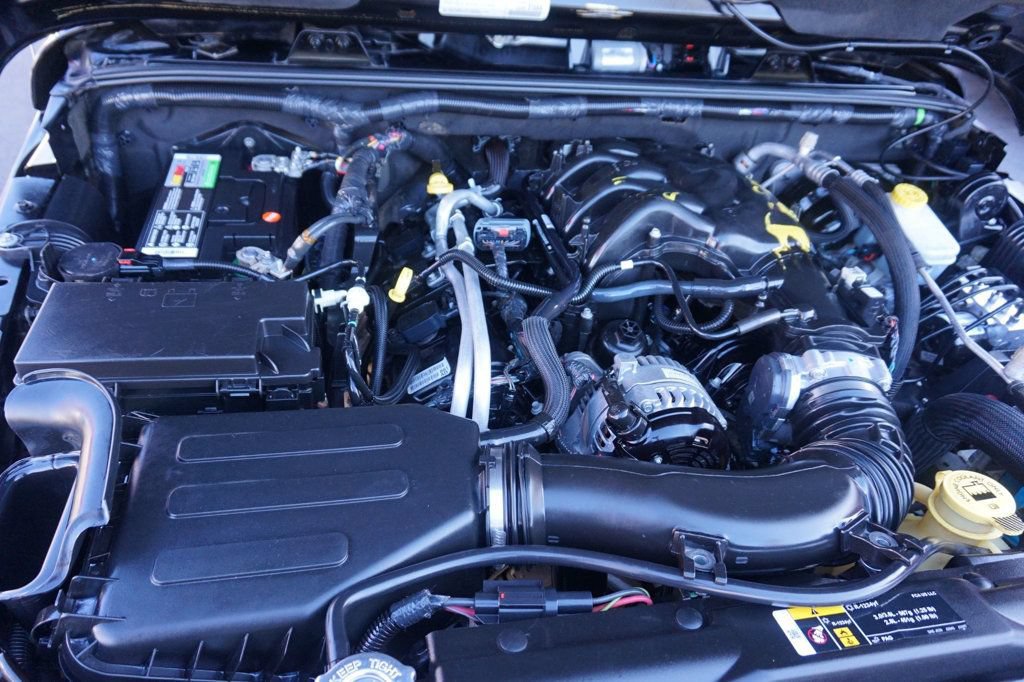 Used 2018 Jeep Wrangler Unlimited Sahara AWD/4WD image 11