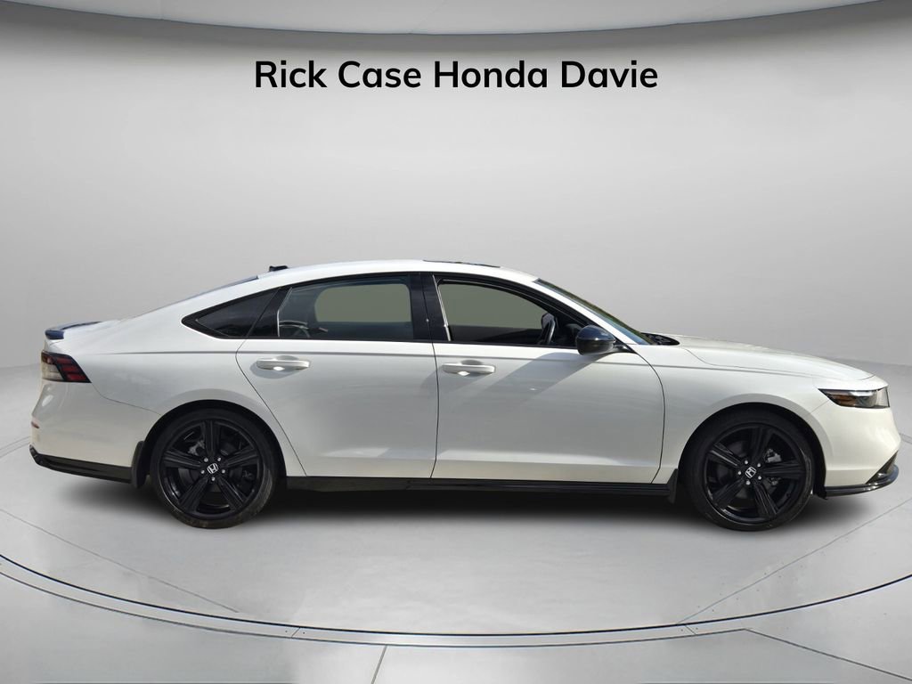 Used 2024 Honda Accord Sport image 3