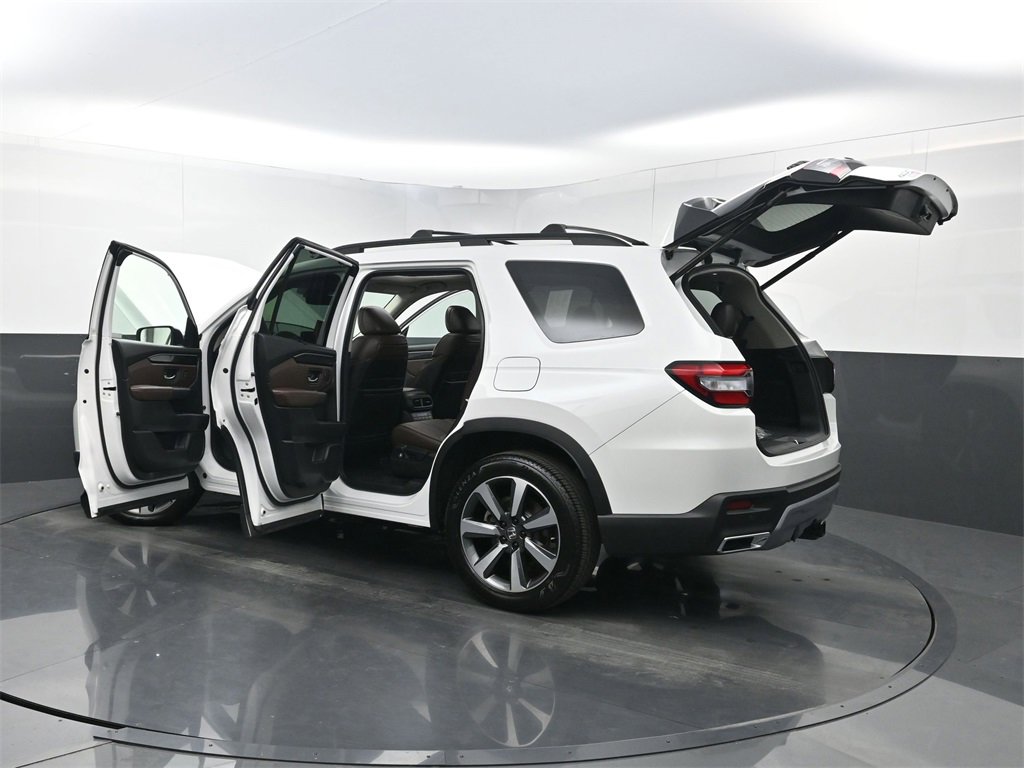 Used 2024 Honda Pilot Elite image 40
