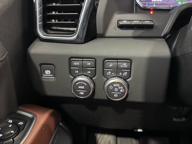 Used 2025 GMC Sierra 2500 Denali Ultimate AWD/4WD image 18